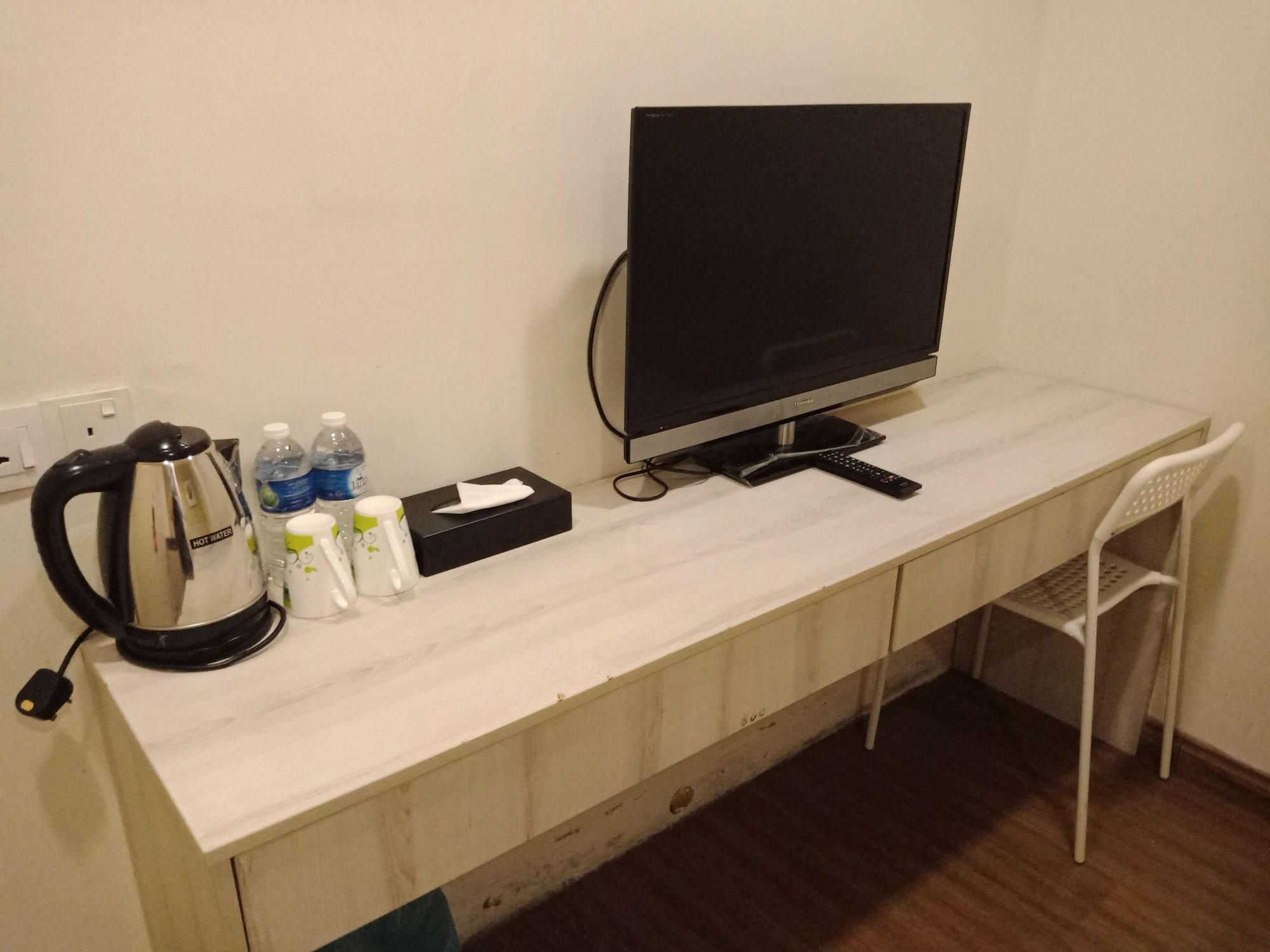 Hotel Zamburger Taman Segar - Previously Home Inn Taman Segar Куала Лумпур Екстериор снимка