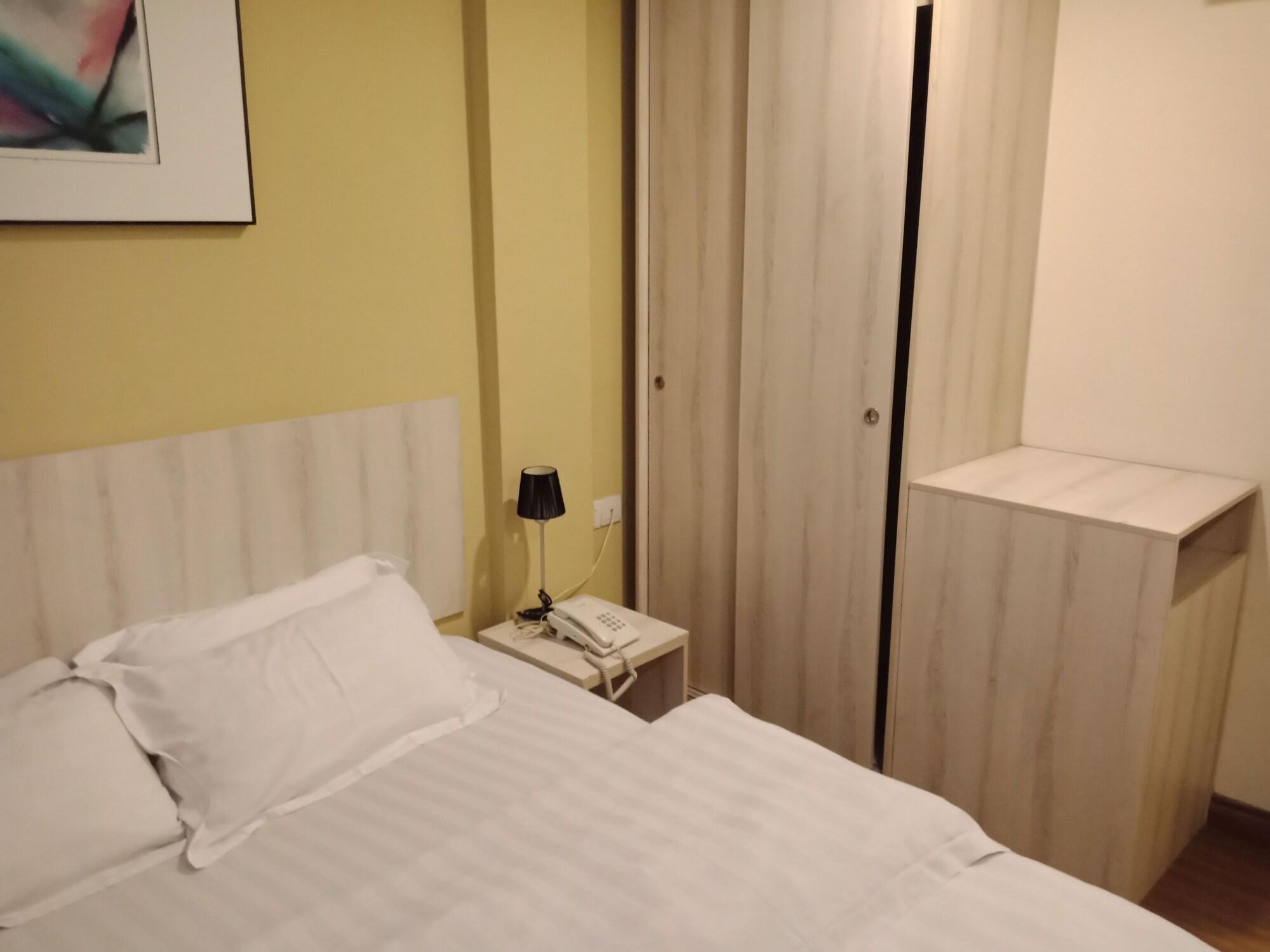 Hotel Zamburger Taman Segar - Previously Home Inn Taman Segar Куала Лумпур Екстериор снимка