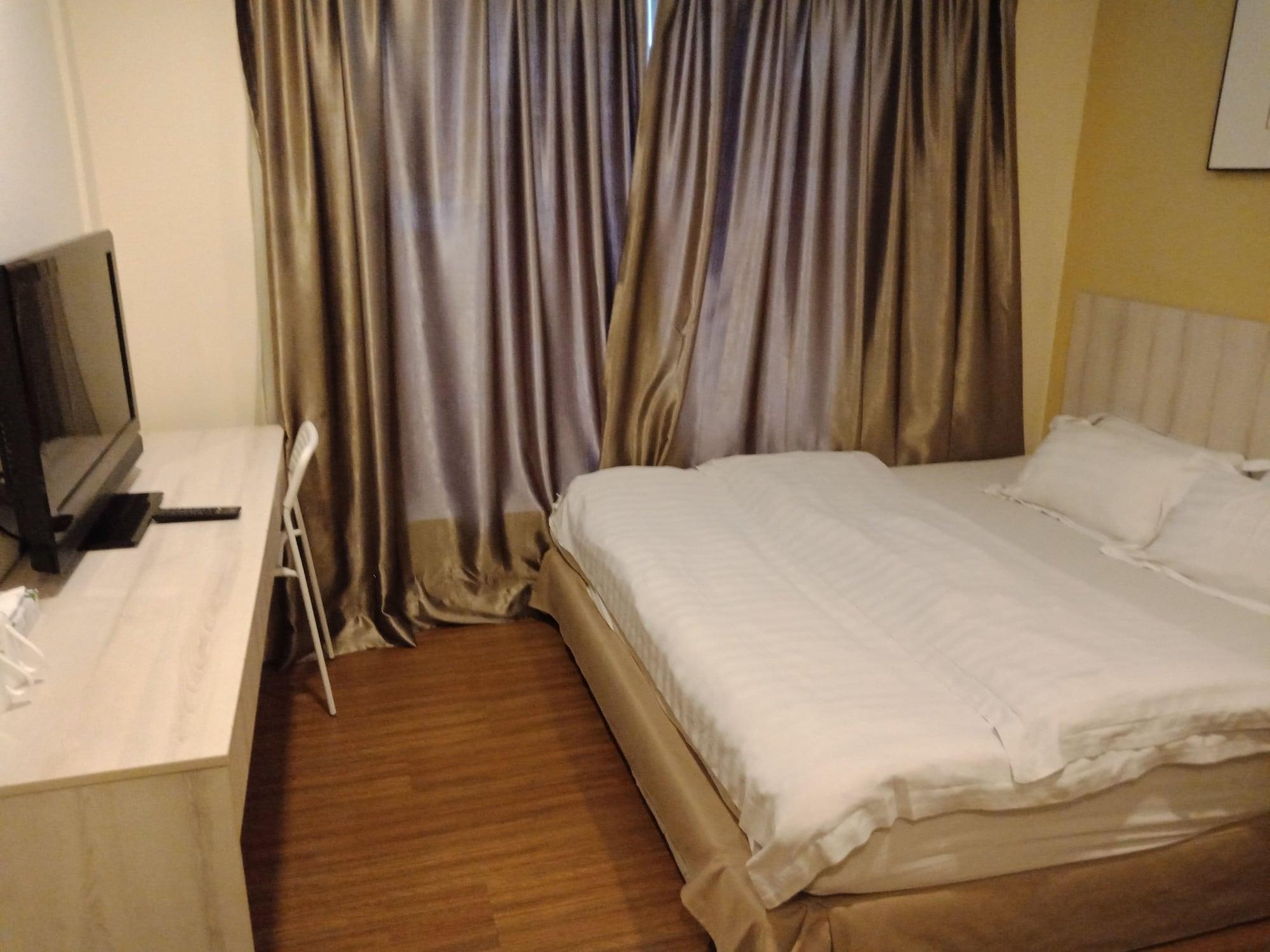 Hotel Zamburger Taman Segar - Previously Home Inn Taman Segar Куала Лумпур Екстериор снимка