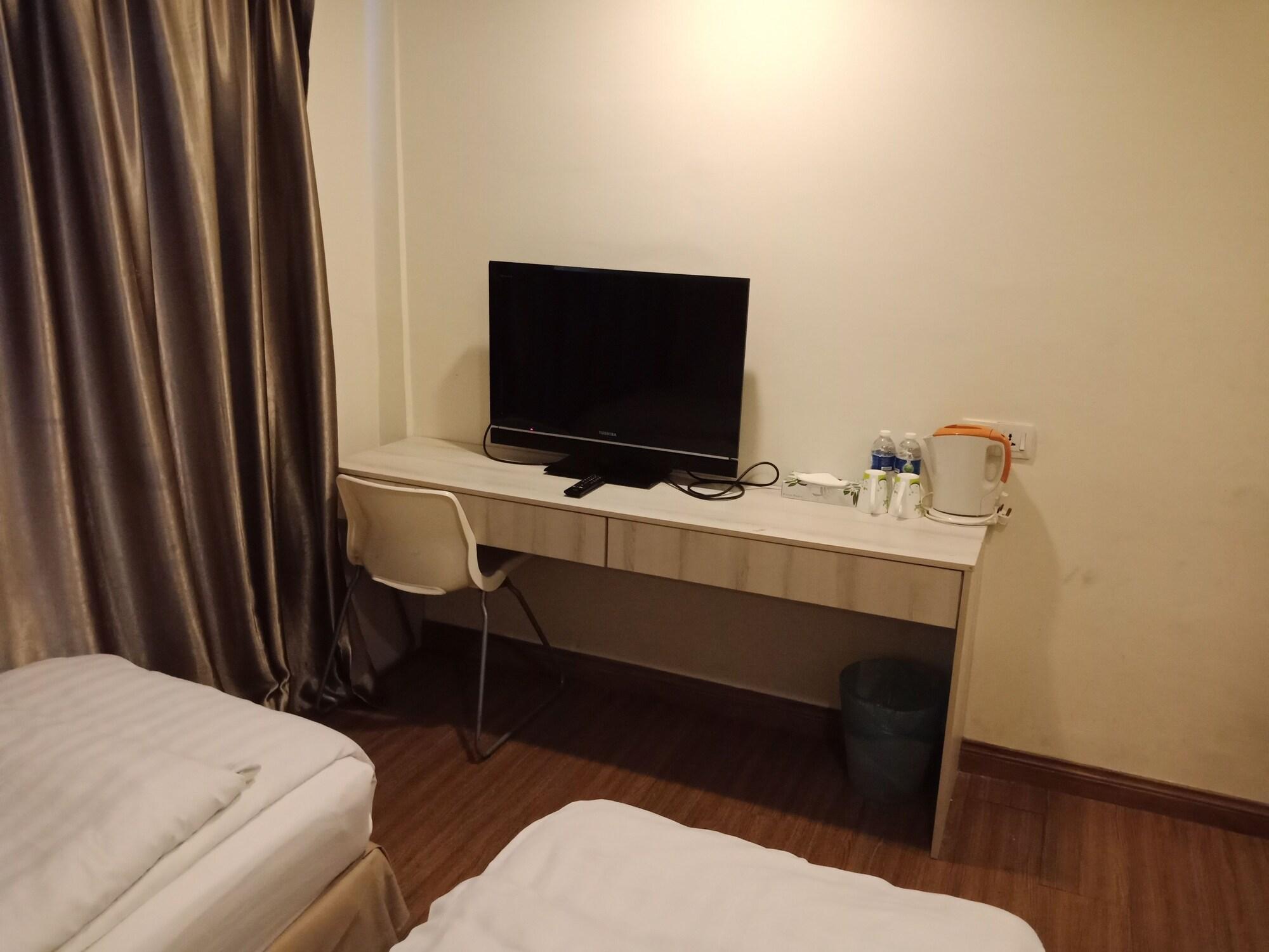 Hotel Zamburger Taman Segar - Previously Home Inn Taman Segar Куала Лумпур Екстериор снимка