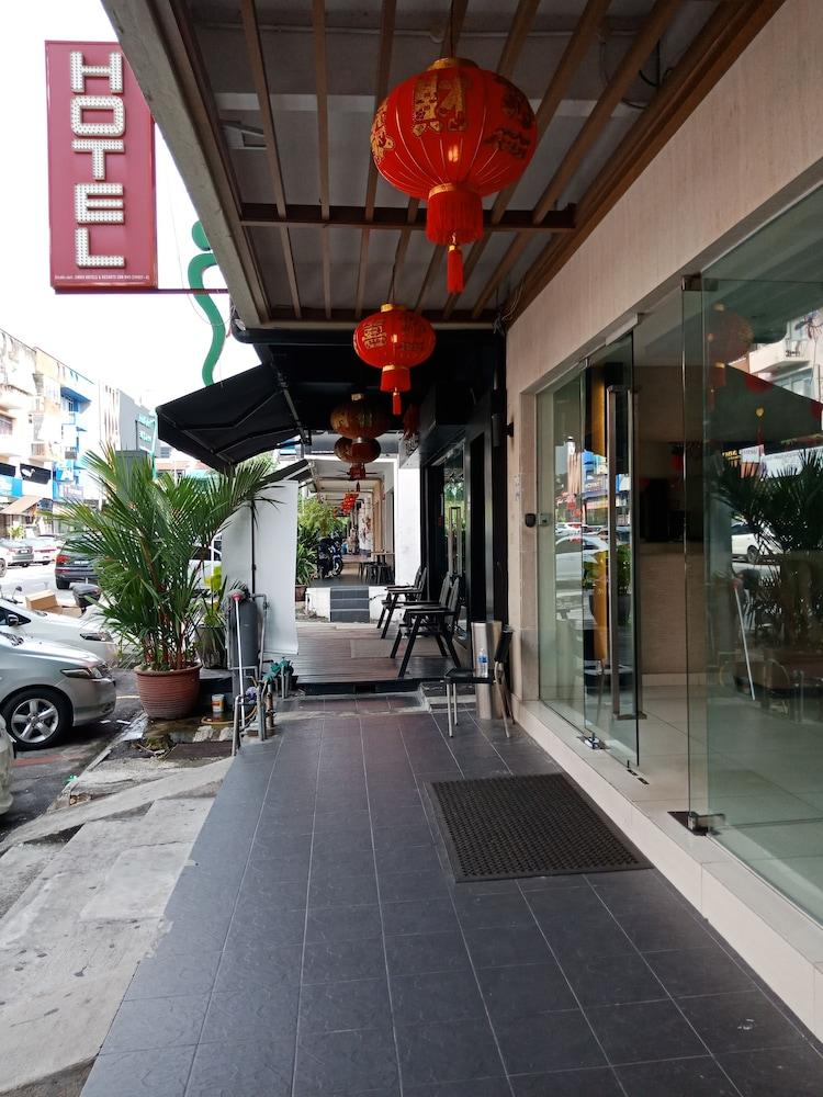Hotel Zamburger Taman Segar - Previously Home Inn Taman Segar Куала Лумпур Екстериор снимка