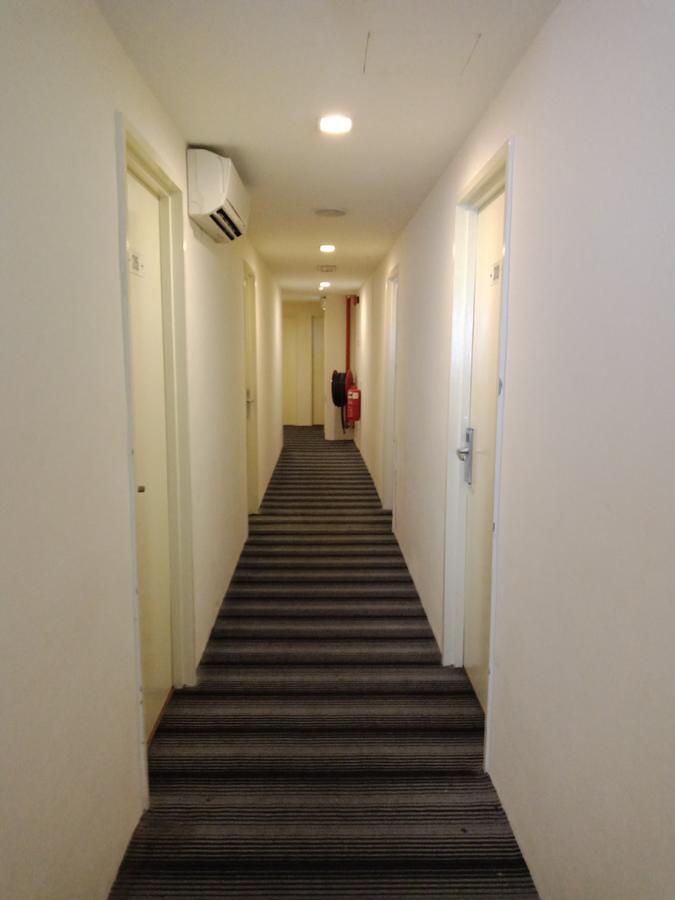 Hotel Zamburger Taman Segar - Previously Home Inn Taman Segar Куала Лумпур Екстериор снимка