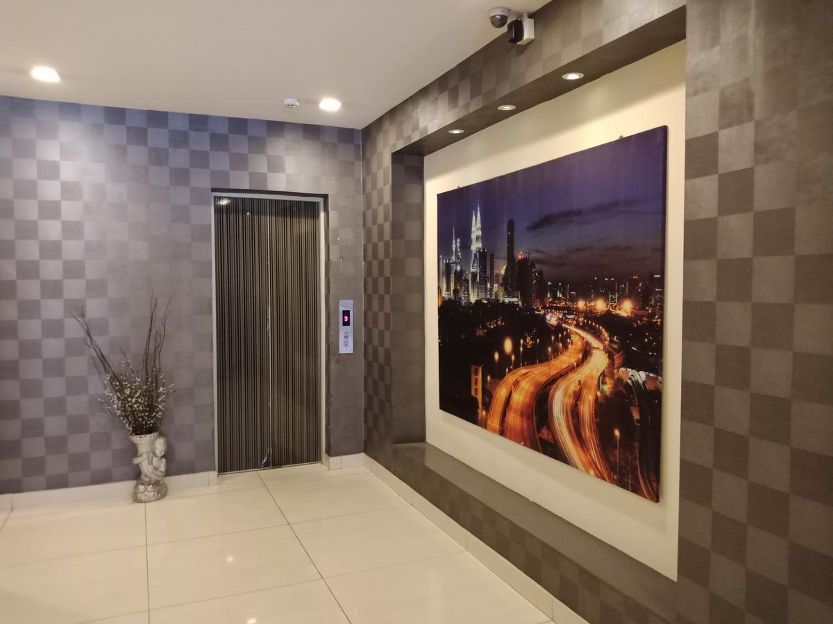 Hotel Zamburger Taman Segar - Previously Home Inn Taman Segar Куала Лумпур Екстериор снимка