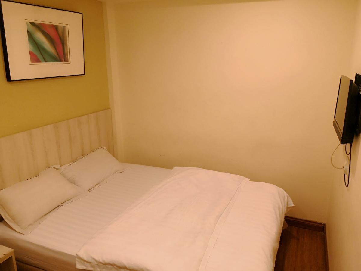 Hotel Zamburger Taman Segar - Previously Home Inn Taman Segar Куала Лумпур Екстериор снимка